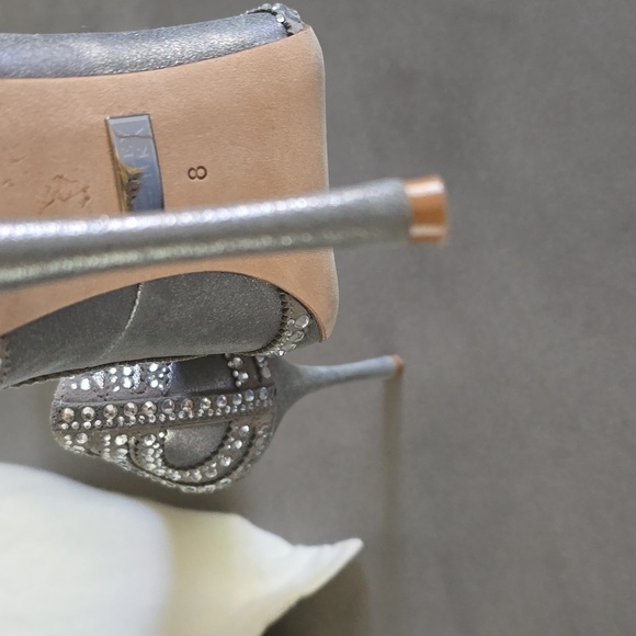 Badgley Mischka rouge Platinum satin womens heels size 8 - Picture 7 of 10